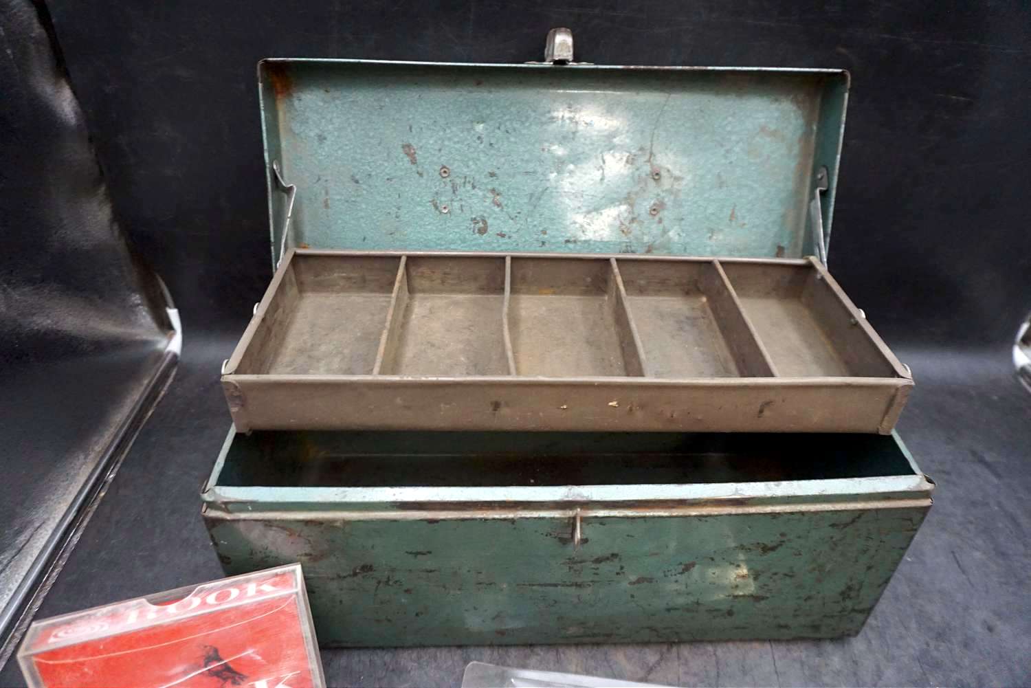 Simonsen Metal Tackle Box w/ Broadheads & Rook