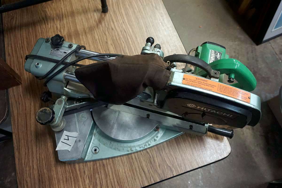 Hitachi C8FB2 8 1/2 Slide Compound Saw | Proxibid