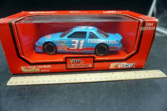 Racing Champions 1:24 Scale Diecast Stock Car Replica - #31