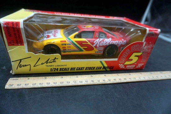 Racing Champions 1:24 Scale Diecast Stock Car Replica - 1996 Champion #5