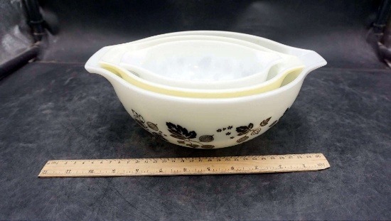 Set Of 3 Pyrex Nesting Bowls