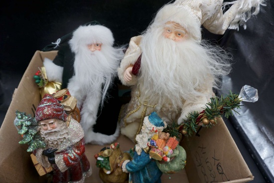 Santa Figurines & Decor Pieces