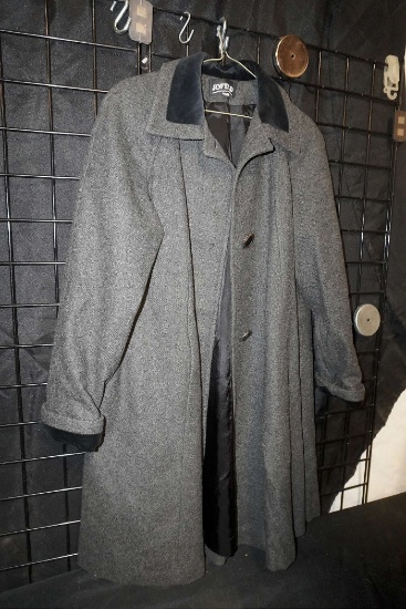 Jofeld Coat (Size Medium)