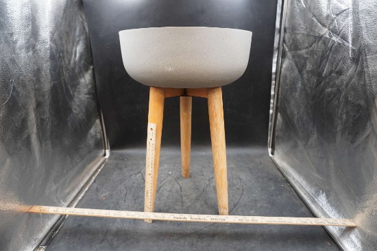 Low Cement Pot W/ Legs