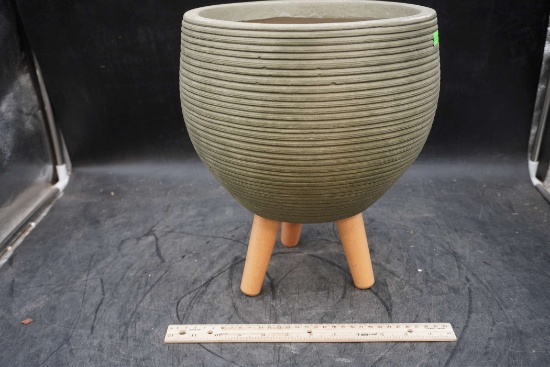 Green Footed Planter