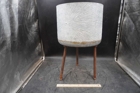 Metal Footed Planter