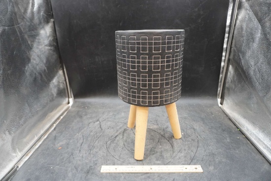 Black Rectangular Designed Footed Planter