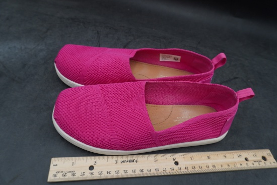 Toms Shoes (Size 7-7 1/2)