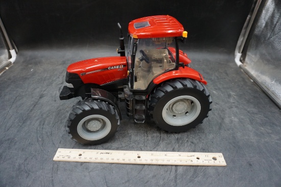 Animated Ertl Case I.H. Tractors (Plastic)