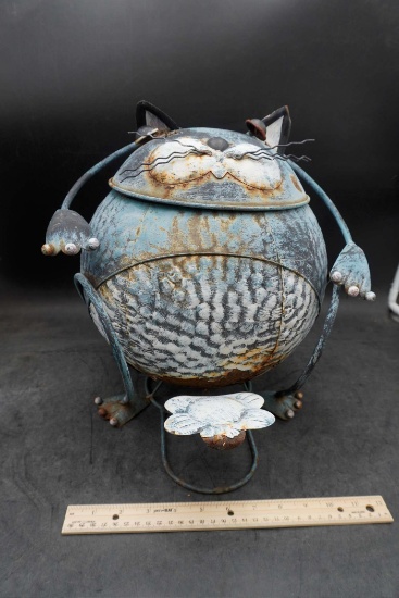 Outdoor Metal Cat Bucket