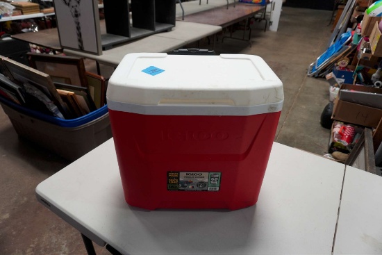 Igloo 38 Can Wheeled Cooler