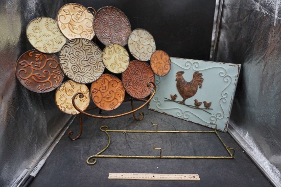 Stand, Wall Hanger, Metal Chicken & Round Art