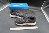 New Balance Tennis Shoes (Size 7.5)