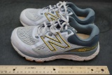 New Balance Tennis Shoes (Size 7.5)