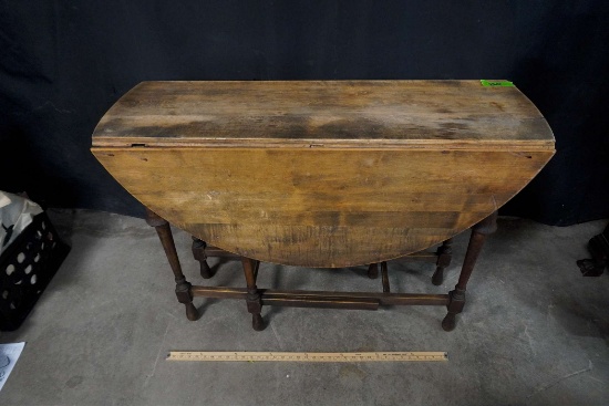 Gate-Leg Table W/ 2 Drop Leaves
