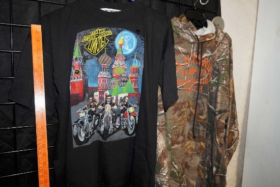 Moscow Russia T-Shirt (Torn - Xxl) & Camo Russell Outdoors Sweatshirt (3Xl)