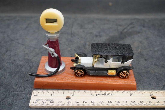 Car W/ Fuel Tank (Crack In Base)