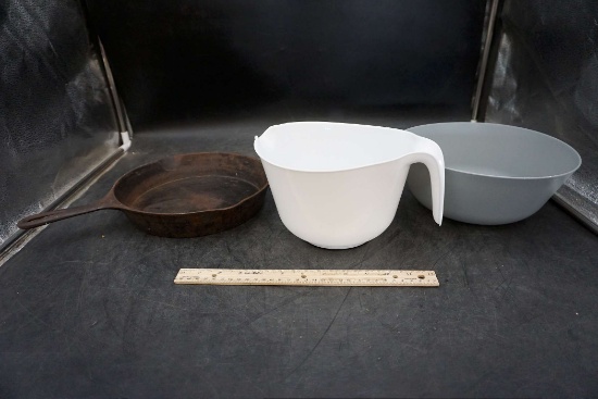 Wagner Ware Cast Iron Skillet, Plastic Batter Bowl & Bowl