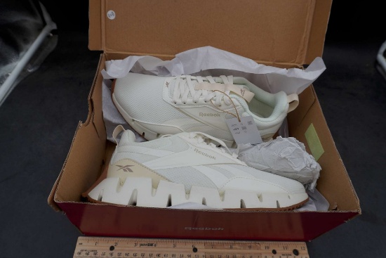 New Reebok Tennis Shoes (Size 7.5)