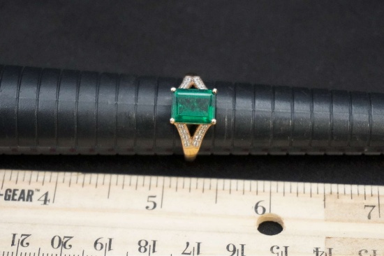 Sterling Silver Ring W/ Green Stone