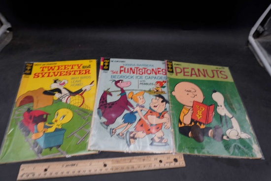 3 Comic Books - Tweety And Sylvester, The Flintstones & Peanuts