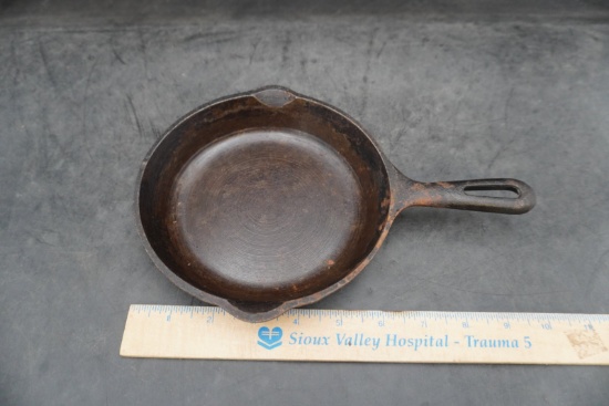 Taiwan 6 1/2 SKILLET Cast Iron Skillet Frying Pan