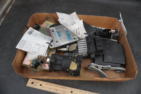GM / Plastic & Metal Automotive Parts Lot