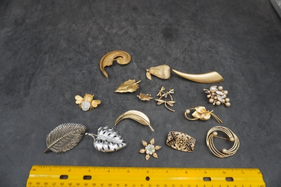 Vintage Leaf, Bee & Floral Costume Brooch Assorted Lot (15-Pc)