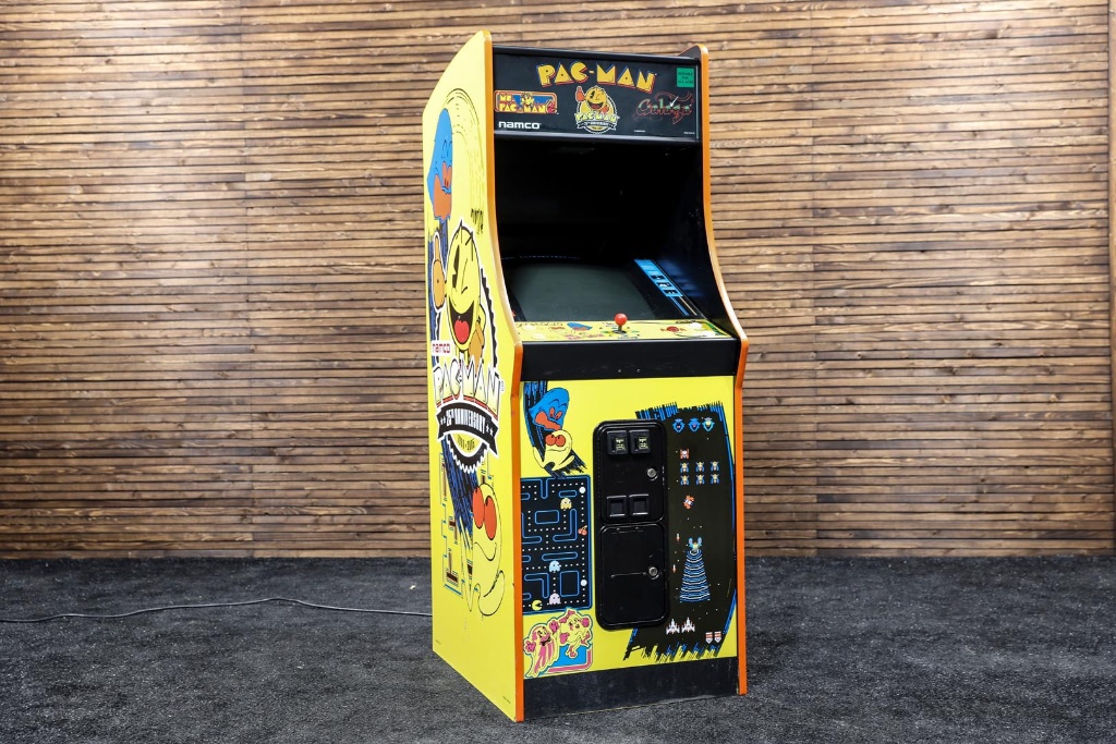 2005 Pac-Man 25th Anniversary Video Game | Art, Antiques & Collectibles  Collectibles | Online Auctions | Proxibid