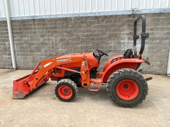 Kubota L3301 Tractor