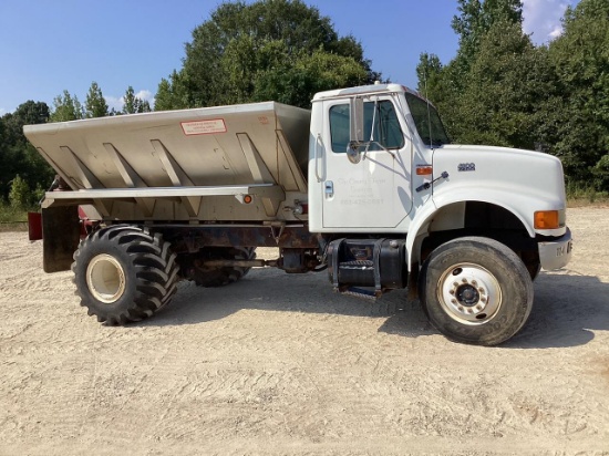 International 4800 w/ Chandler Litter Bed