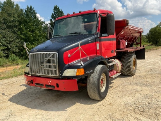 2000 Volvo Truck W/ New Leader L2020 Fertilizer Box