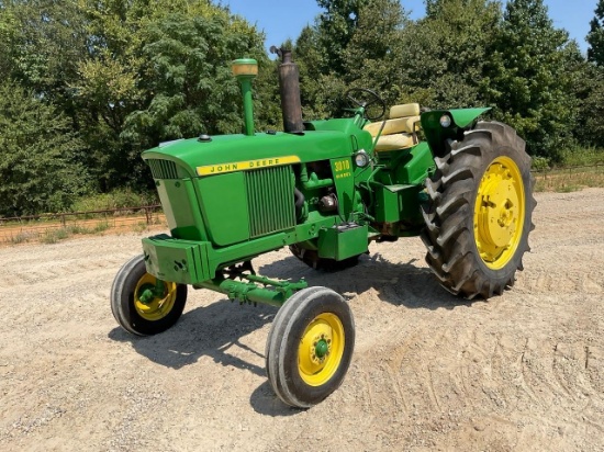 John Deere 3010