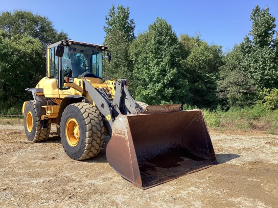 Volvo L60G Wheel Loader w/Bucket