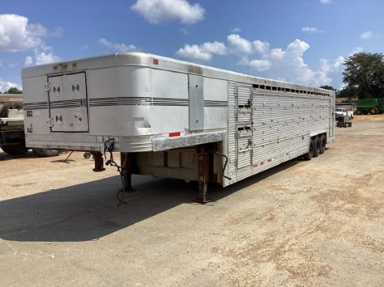 1990 Southern Classic Gooseneck Livestock Trailer 38'