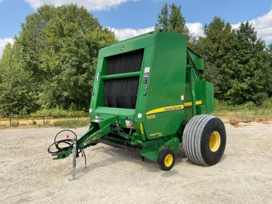 John Deere 568 Baler