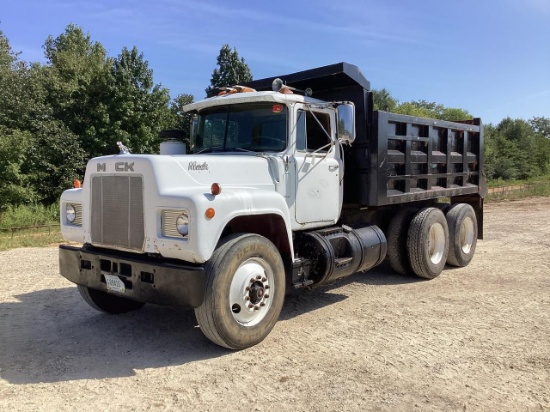 1981 Mack 600 Truck