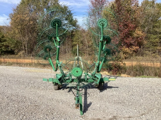John Deere 702 Hay Rake