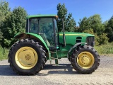 John Deere 7230 Tractor MFWD