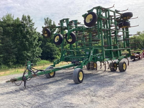 John Deere 2210 41' Field Cultivator