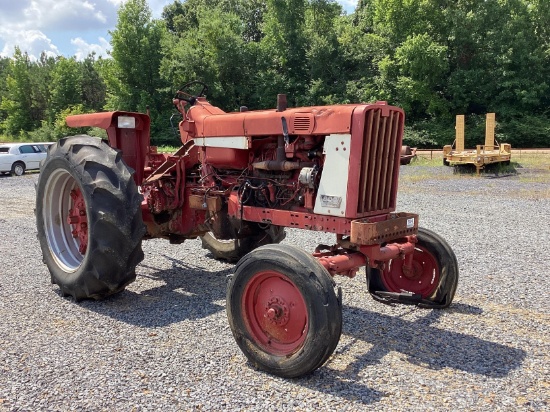 International 806 Tractor