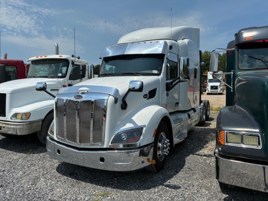 2016 Peterbilt 579 Semi Truck