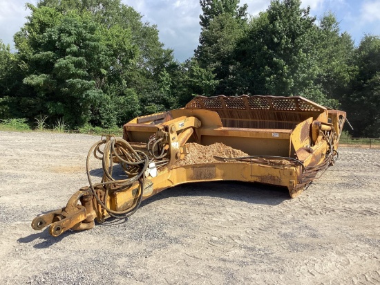 John Deere 1812C Dirt Pan