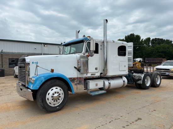 2001 Freightliner Classic XL Semi