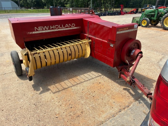 New Holland 311 Hayliner Square Baler