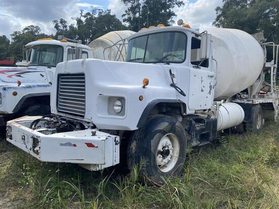 2001 MACK DM690S CEMENT MIXER