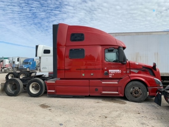 2015 VOLVO VNL670