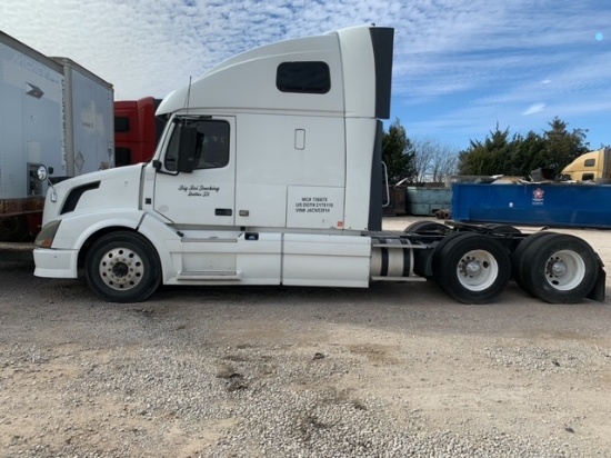 2012 VOLVO VNL670