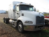 2011 MACK CXU613