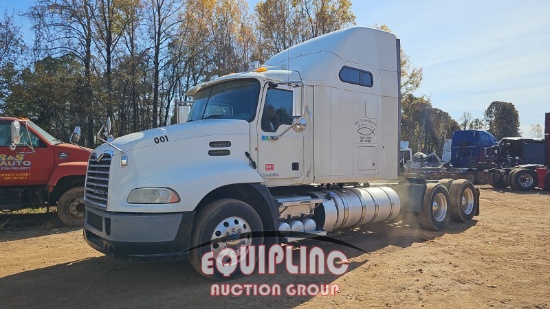 2013 MACK CXU SLEEPER